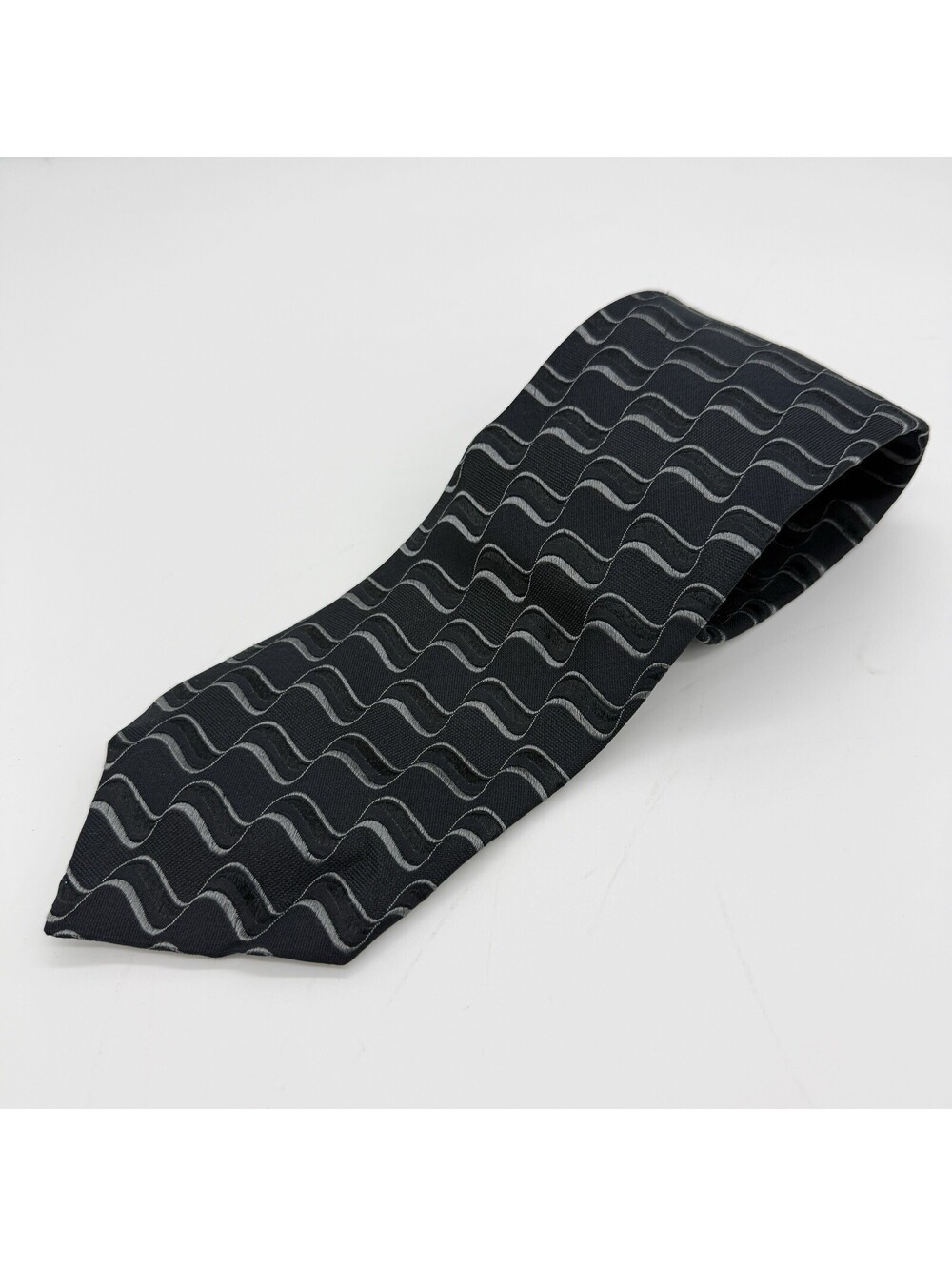 Giorgio Armani Wave Pattern Silk Tie Black Gray Italy Designer Luxury Necktie